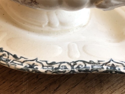 Choisy le Roi modèle Louis XIII toute petite saucière, petit manque au couvercle - Foto 19 di 23