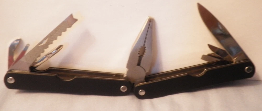 Multi-Tool Device with Case-Catalyst 98-Excellent Condition!