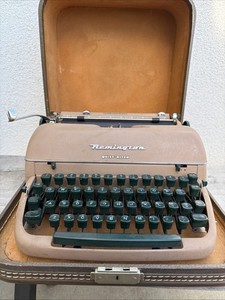BEAUTIFUL REMINGTON RAND “MIRACLE TAB” QUIET-RITER WITH CASE - VINTAGE 50s