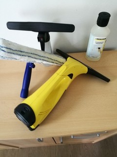 Kärcher Akku Fenstersauger Set WV50 inkl. Bezügen/Reiniger Ladegerät
