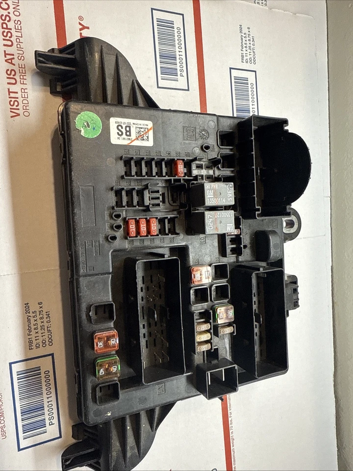 Unidad de conexión de relé de caja de fusibles Buick LaCrosse 2010-2011 módulo 25901661 476 2E6-B4 Foto 4 de 4