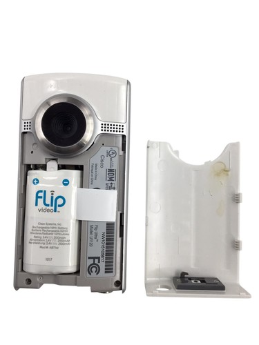 Flip Ultra Video U112OW White and Silver Camcorder 4 GB Records 120min - Picture 9 of 12