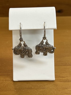 Sarda Elefant verziert Sterlingsilber Fisch Haken Ohrhänger Rüssel hoch