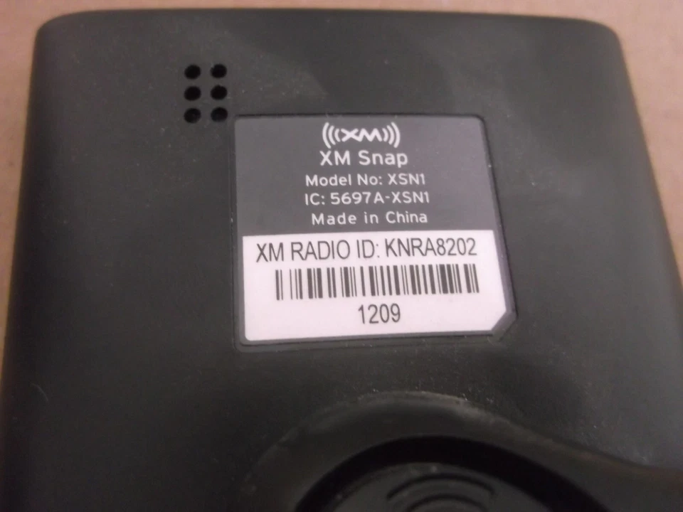 XM SNAP SATELLITE RADIO XSN1 WITH ANTENNA POWERS UP - Image 4 of 4