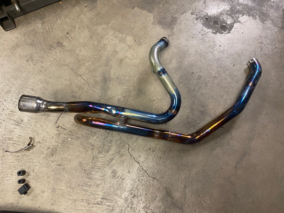 2017+ Harley Davidson Road Glide Full Exhaust System pipes, mufflers - DAMAGED! - Image 2 of 4