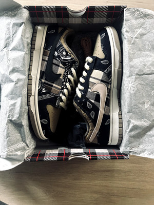 Nike Dunk Low x Travis Scott 42EU