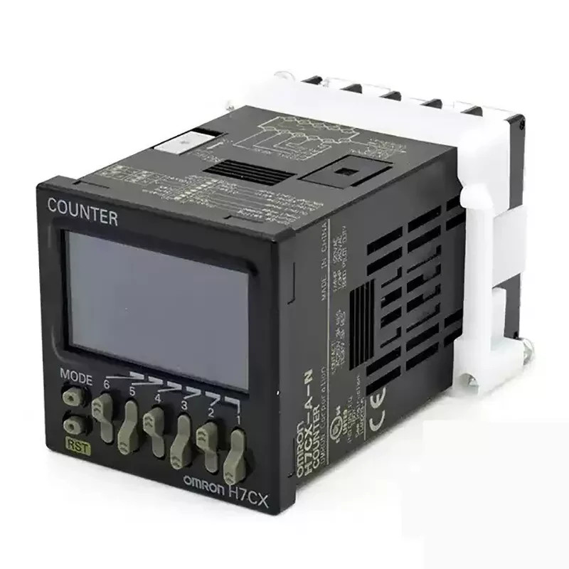 Un contador preestablecido multifunción Omron H7CX-A-N 100-240VAC nuevo en caja