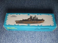 2 Die-Cast Miniature Pencil Sharpener Bleistiftspitzer Katapult + Kriegsschiff