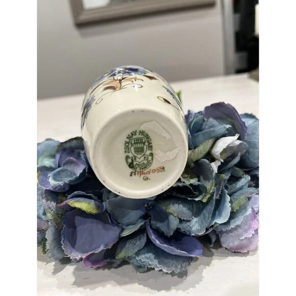 Jarrón Zsolnay Hungría porcelana pintada a mano con adornos de aciano y oro Foto 4 de 4