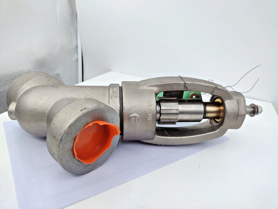 * Válvula de globo Conval ClampSeal 1.5-12G2-A105 1.5" Y serie 1500 850F Foto 3 de 4