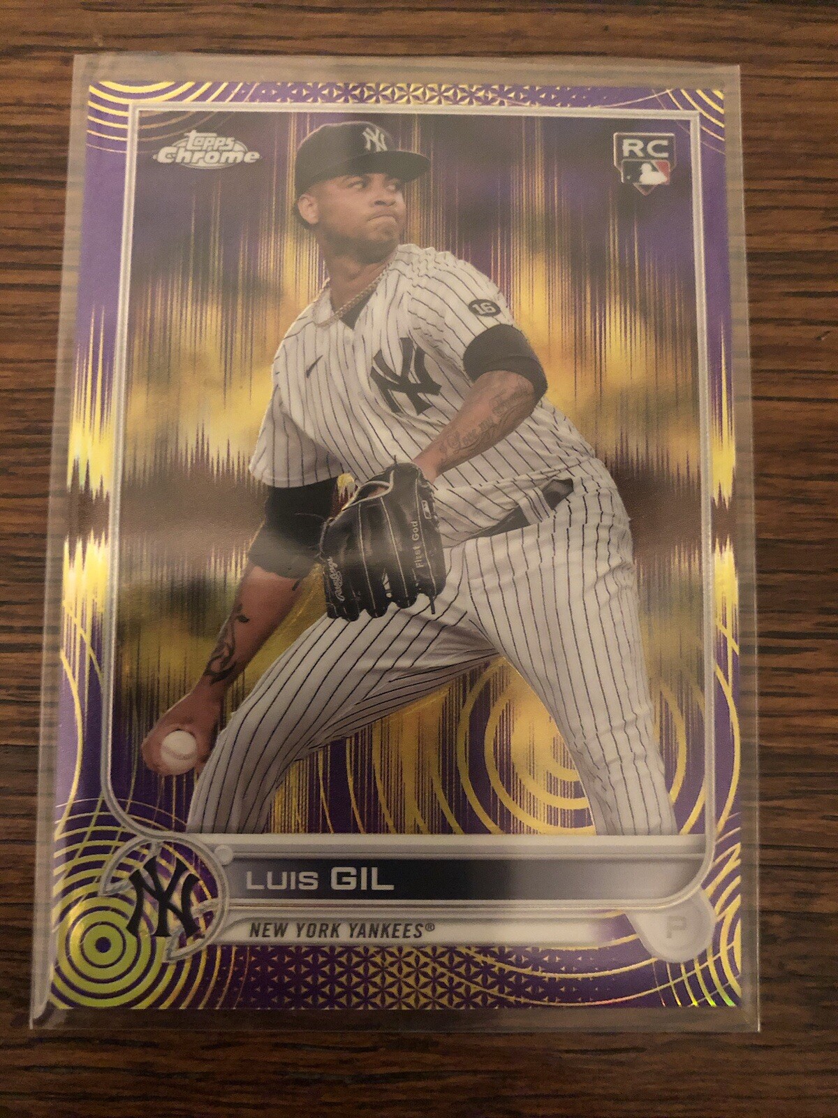 2022 Topps Chrome Sonic Luis Gil RC Purple/Yellow Sonic Pulse /299 #202 Yankees