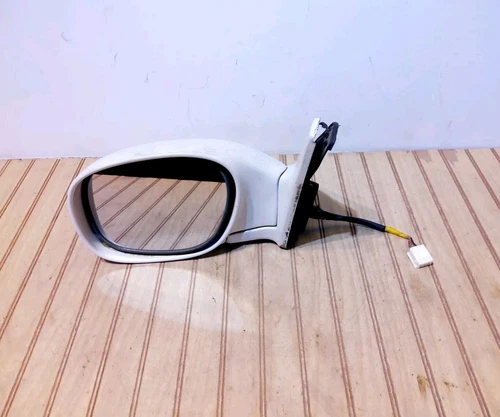 1996-2000 Toyota RAV4 4 Door Driver (LH) White Power Mirror Needs Paint Renewed 