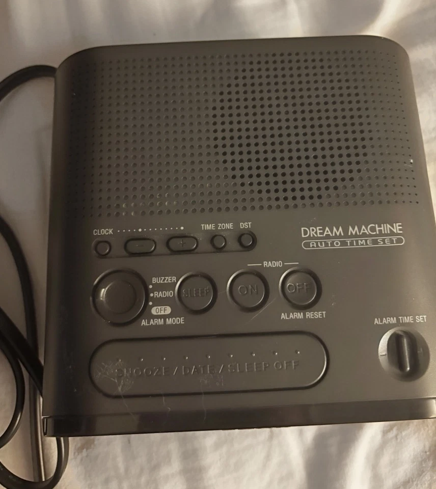 Vintage Sony Dream Machine FM/AM Alarm Clock Radio Model ICF-C218 - Image 2 of 3