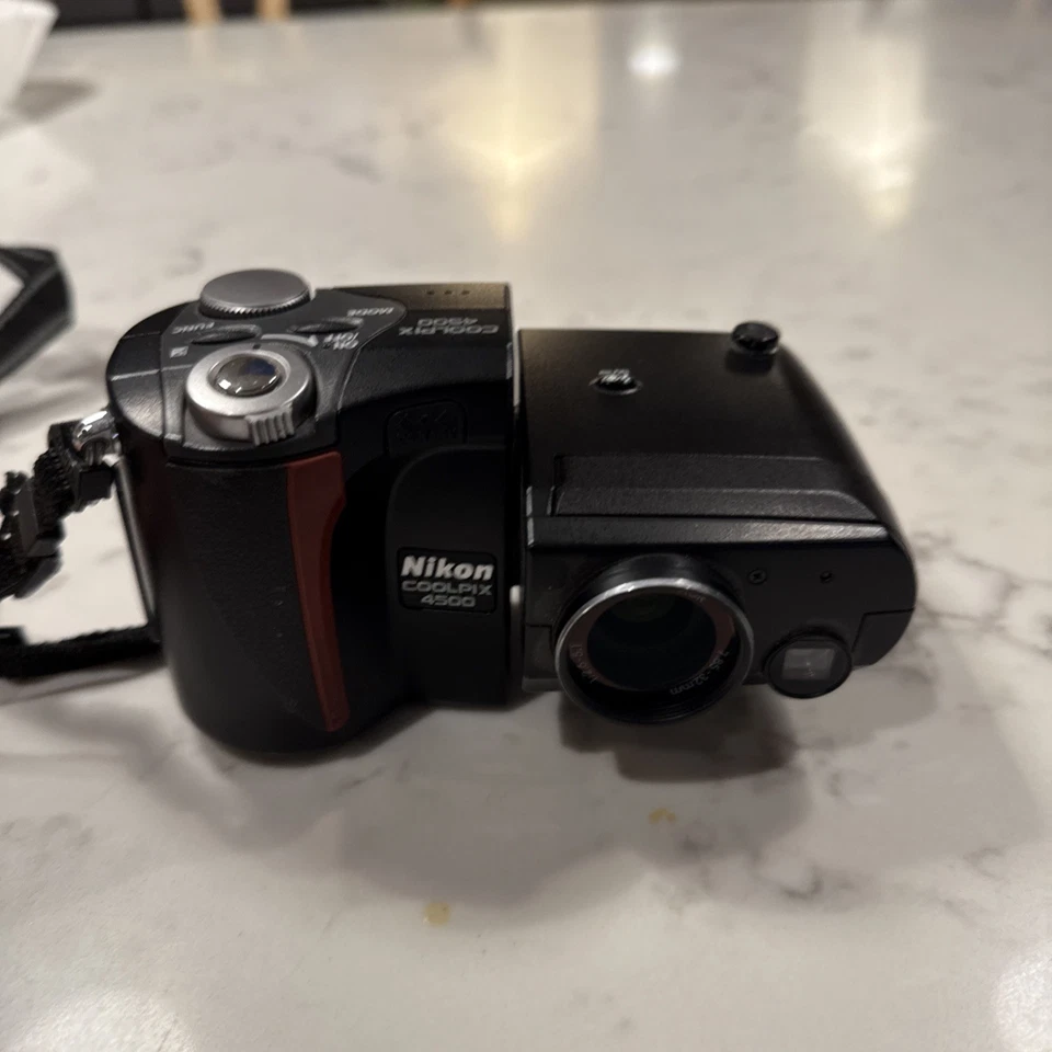 Nikon Coolpix 4500 4.0MP 4x zoom - Image 3 of 4