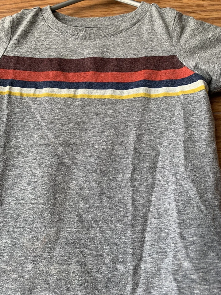 Camiseta Epic Threads Boys Multi-Rayas. Rayas grises, rojas, azules. Talla 4T (1) Foto 2 de 4