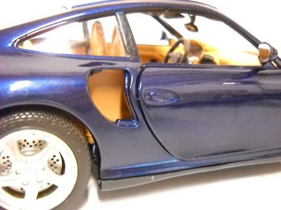 Bburago 1999 Porsche Turbo 996 Navy Blue 1:18 Scale Die Cast Car