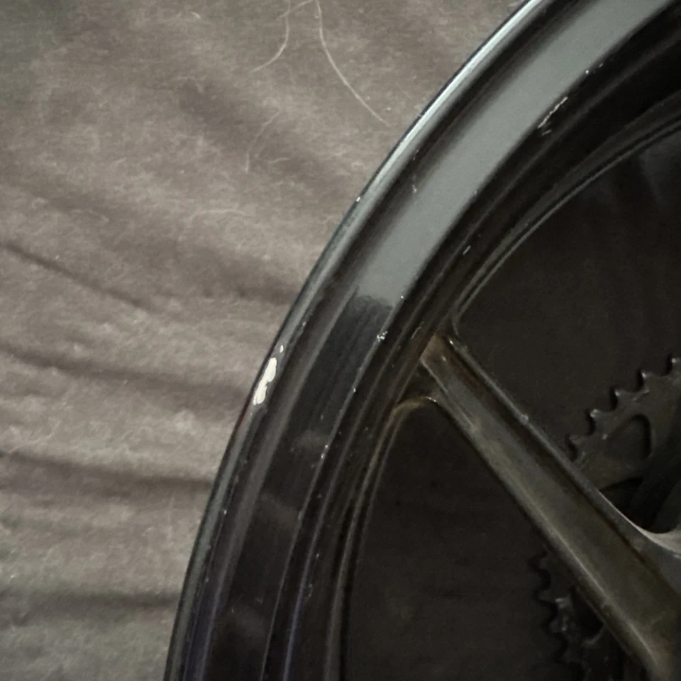 Llanta trasera negra #26A Kawasaki ZX10R Ninja 2006-2010 OEM - RECTA * Foto 2 de 4