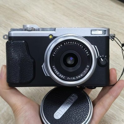 Fujifilm X70 16.3MP Compact Digital Camera with Flash Silver -95%NEW Excellent
