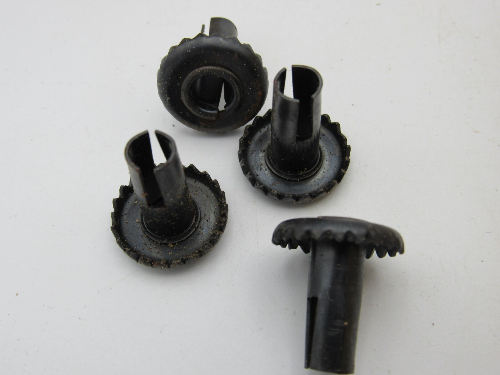 SCHATZ Manufacturing Co. Acme Ball Bearing Pin Casters 3/4" 658 NOS G1