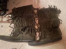 minnetonka fringe boots size 8 womens