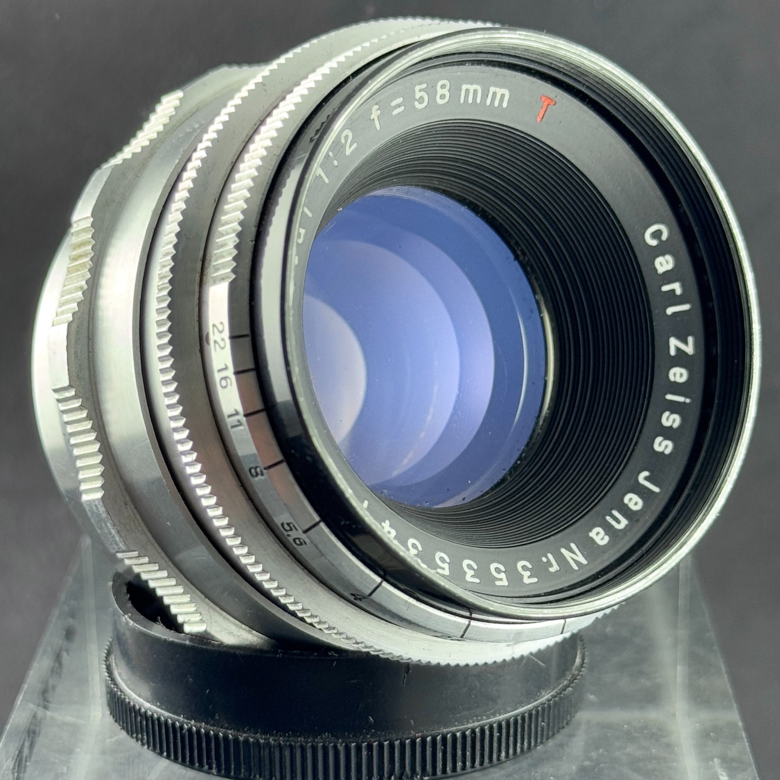 m42 CARL ZEISS JENA BIOTAR 58mm F2 RED T LENS bokeh 35mm film camera chrome