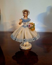 Bellissima statuina in