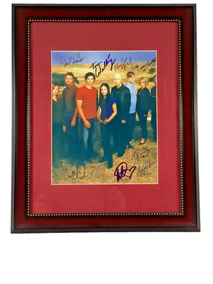 SMALLVILLE SUPERMAN TOM WELLINGTON CAST SIGNED FRAMED MATTED PHOTO 14 x 20.5