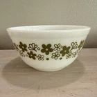 PYREX 402 Spring Blossom White/Green Milk Glass Round Mixing Bowl Vintage 1.5 QT