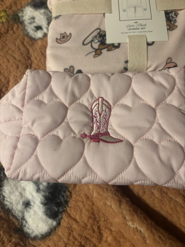 Disney American Eagle Western Mickey Cowboy Pijama Conjunto Calcetines y Bolsa de Cosméticos Foto 2 de 4