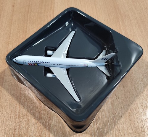 SAS SCANDINAVIAN AIRLINES ADVERTISIGN BOEING 767-300ER DIECAST AIRPLANE - Picture 4 of 17