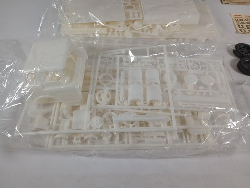 U.S. Mail Tractor and Trailer Set AMT 1:25 Model Kit # T549 ~ Sealed Parts Bags - 第 3/21 張圖片
