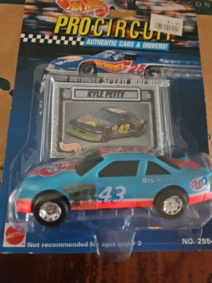 Hot Wheels Diecast Racing Cars Richard Petty 1992 Vehicle Year for