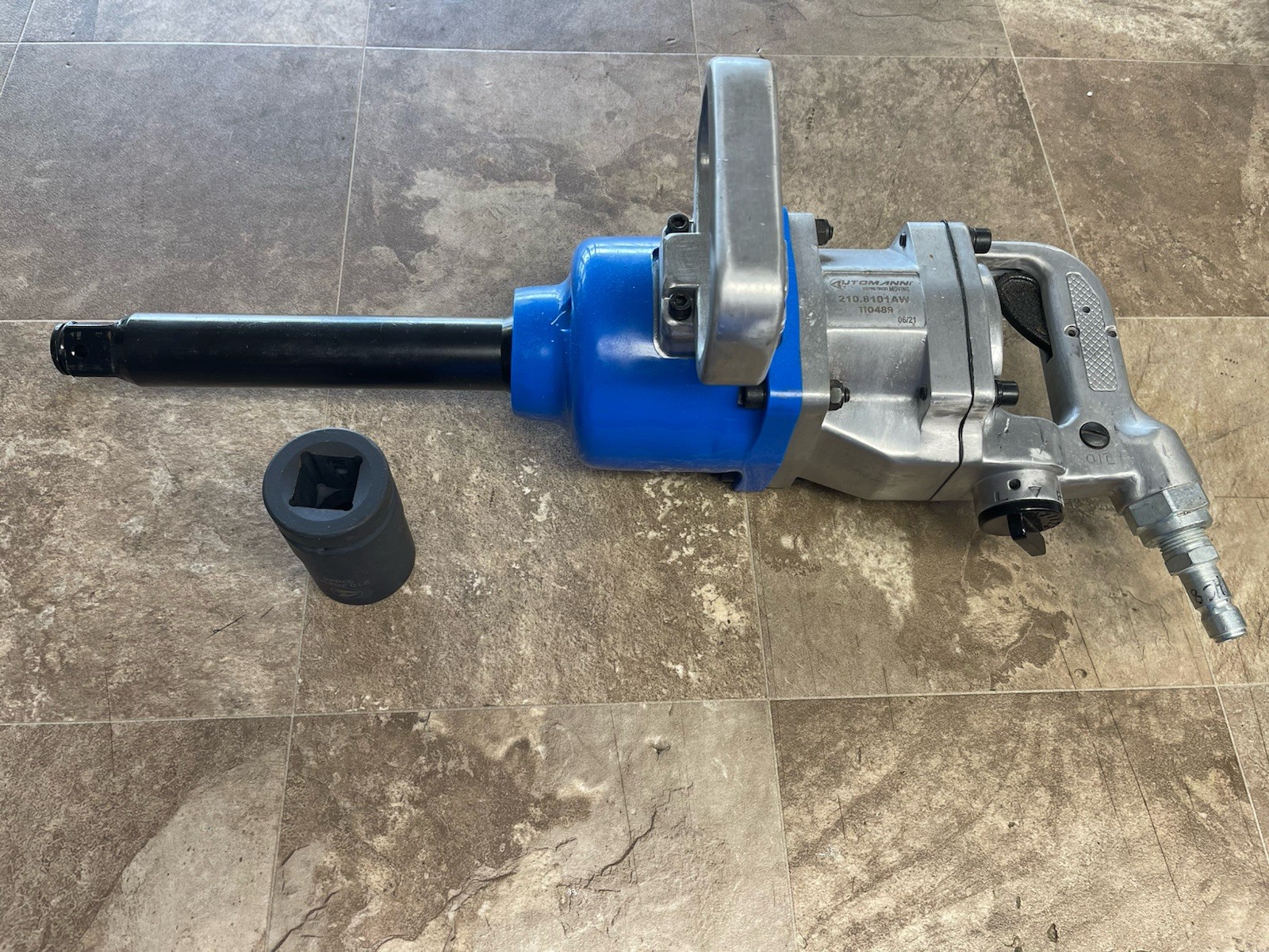 AUTOMANN AIR IMPACT WRENCH 1" DRIVE - 9" ANVIL WITH 33MM SOCKET