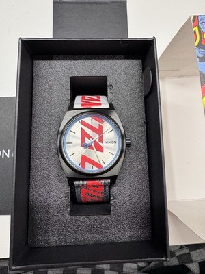 ニクソン　サンタクルーズ　スクリームハンド　タイムテラー　ブラック Nixon Santa Cruz Time Teller Quartz Wristwatch Black/White Band