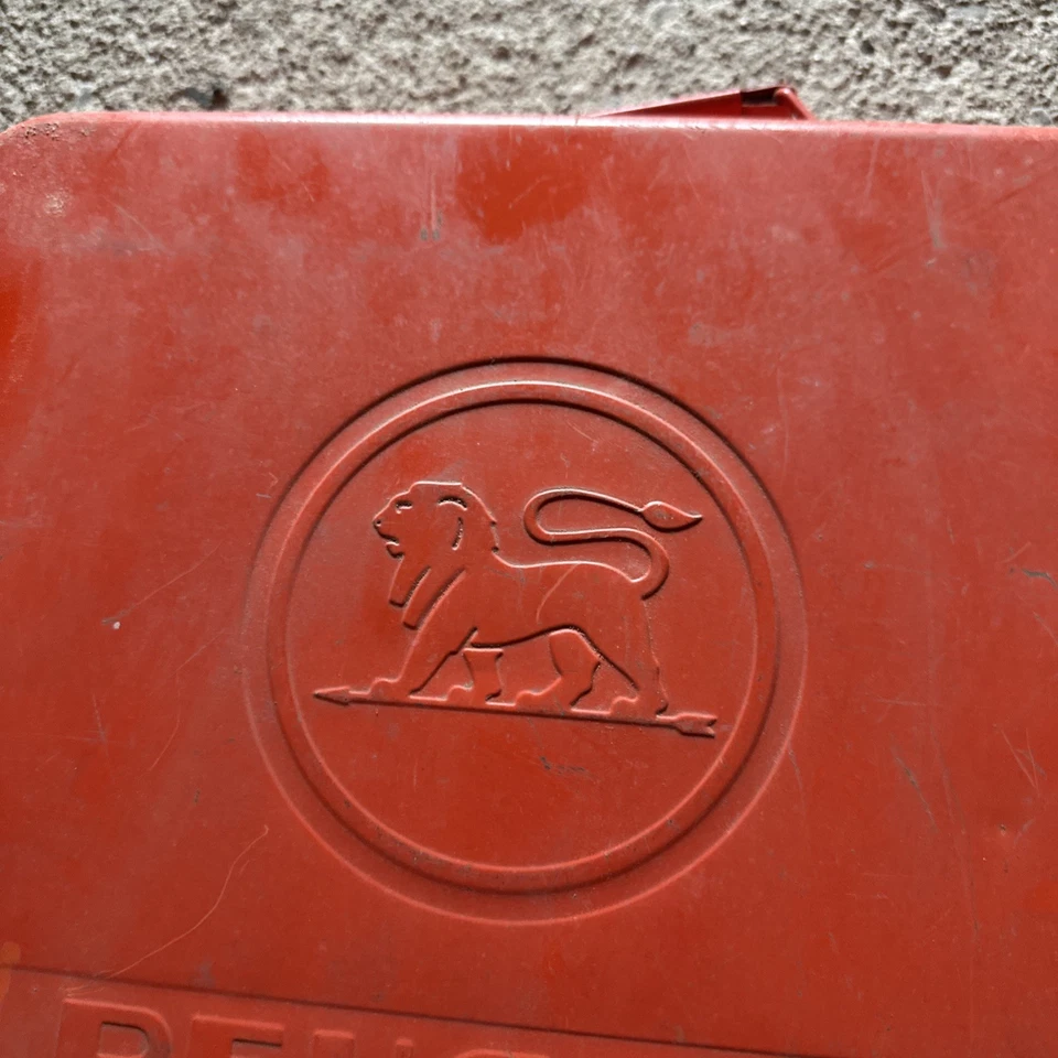 PEUGEOT Ancienne Boîte métallique d outillages électrique rouge  vide - Photo 2/4