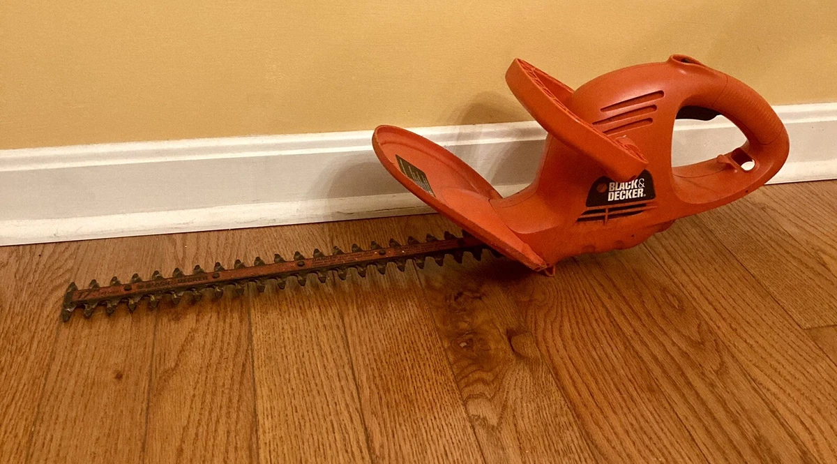 Black & Decker Hedge trimmer TR1700