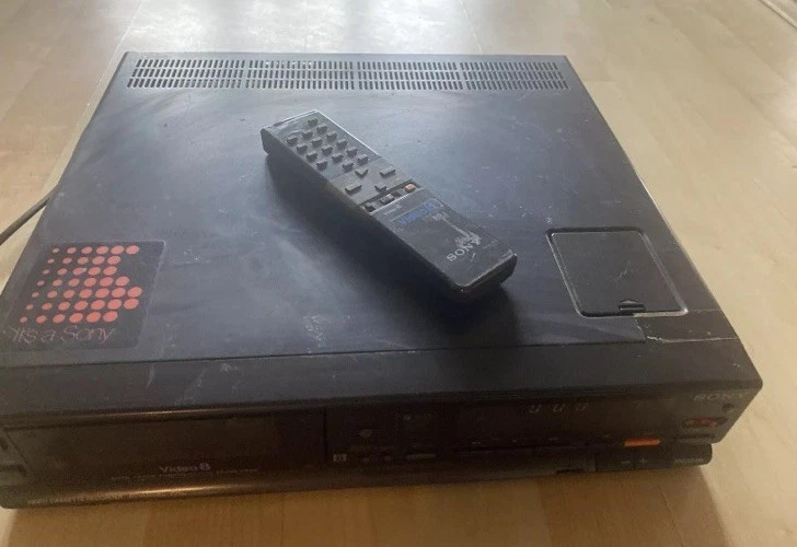 SONY EV-A300EC PAL Video 8 Videoregistratore 8mm. Da Riparare - Immagine 2 di 4