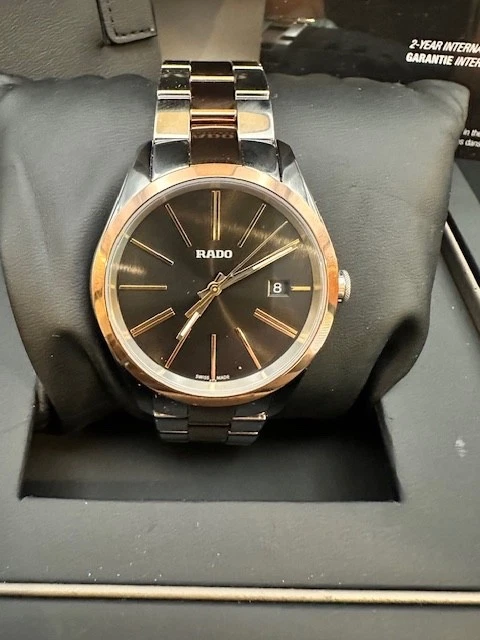 全新 Rado HyperChrome 双色陶瓷和不锈钢 MSRP $2,200 — 第 3/4 张图片