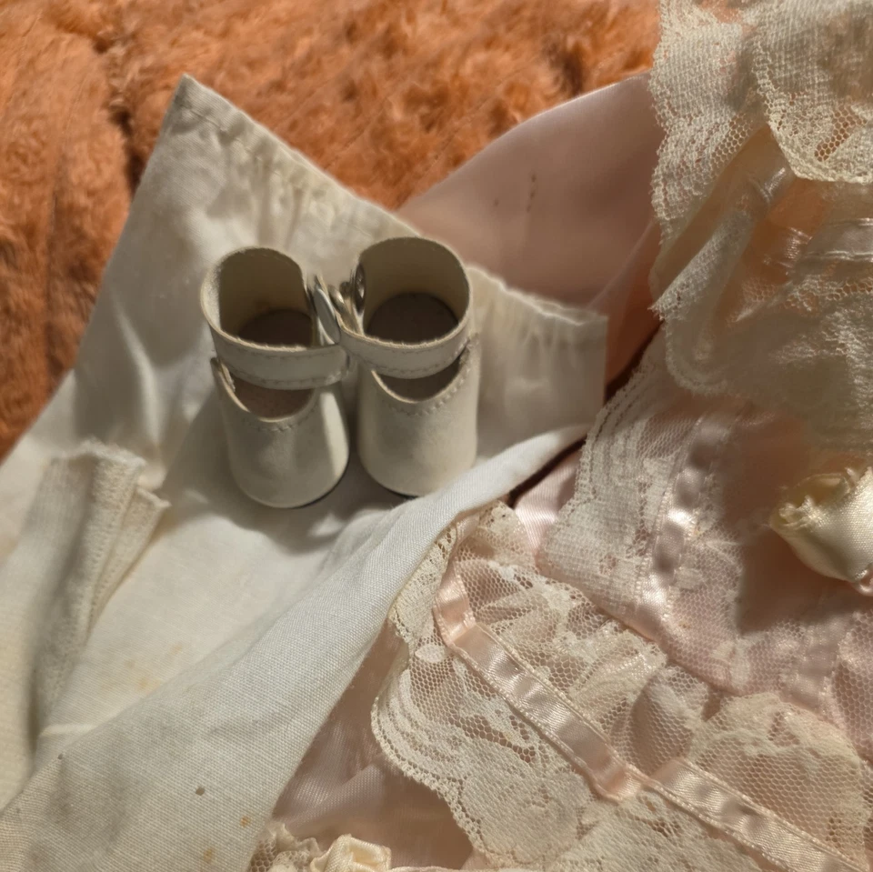 Ropa vintage para muñeca de porcelana de 11 pulgadas, chaqueta, vestido, zapatos sin hebillas Foto 3 de 4