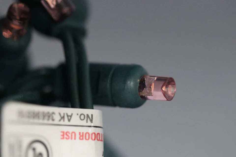 Vickerman 200 Pink Wide Angle LED Light on Green Wire 100 Single Mold Light - Image 3 of 3