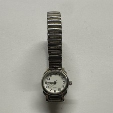Silver Metal Bracelet Quartz Analog Wristwatch, Arabic Numerals, White Dial