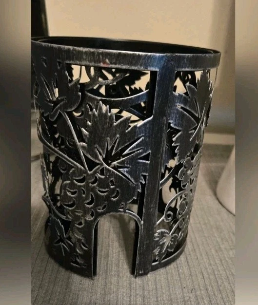 Lote 2 capas de velas perfumadas de metal aposentado videira toscana e pássaro folclórico  - Imagem 3 de 4