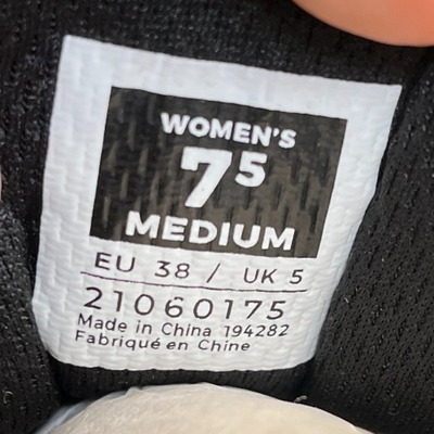 Kuru Shift Womens Size 7.5 Jet Black Athletic Leather Anti-Slip