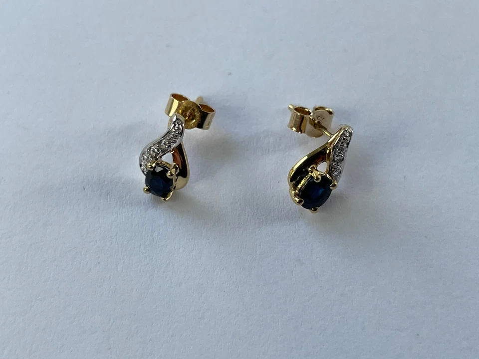 Pendientes de zafiro de oro amarillo y blanco de 9 quilates con zafiro y circonitas cúbicas Foto 3 de 4