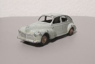 Dinky Toys 24R - Peugeot 203 Gris Clair - Miniature 1:43 - État Correct (5/10) - Zamak