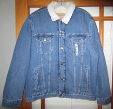 Signature Levi's Sherpa Lined Trucker Jean Jacket Men's Large NWOT