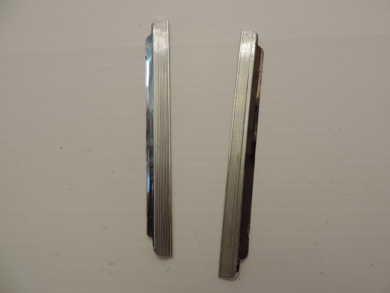 EMPTY JIM BEAM 63 CHEVROLET CORVETTE CHROME SIDE MOULDING LEFT & RIGHT 2 PARTS.