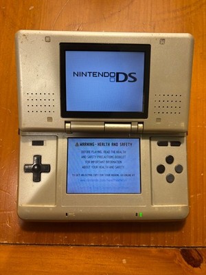 Nintendo DS Silver Handheld System - Fair Condition - TESTED AND WORKING (11D)