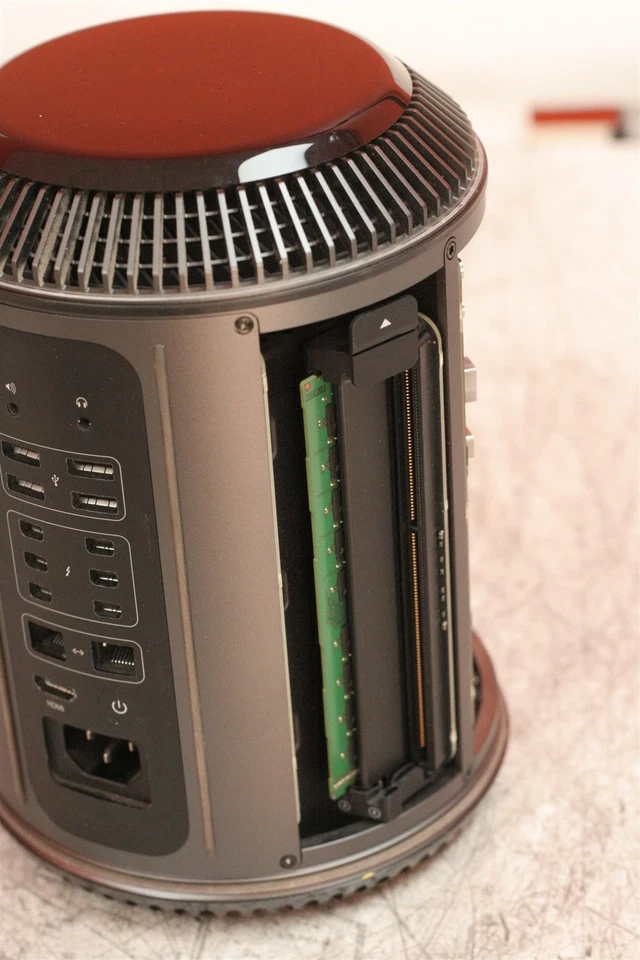 Apple Mac Pro Late 2013 6-Core Xeon E5 3.5GHz 24GB 1TB SSD D500 w/macOS - Image 4 of 4