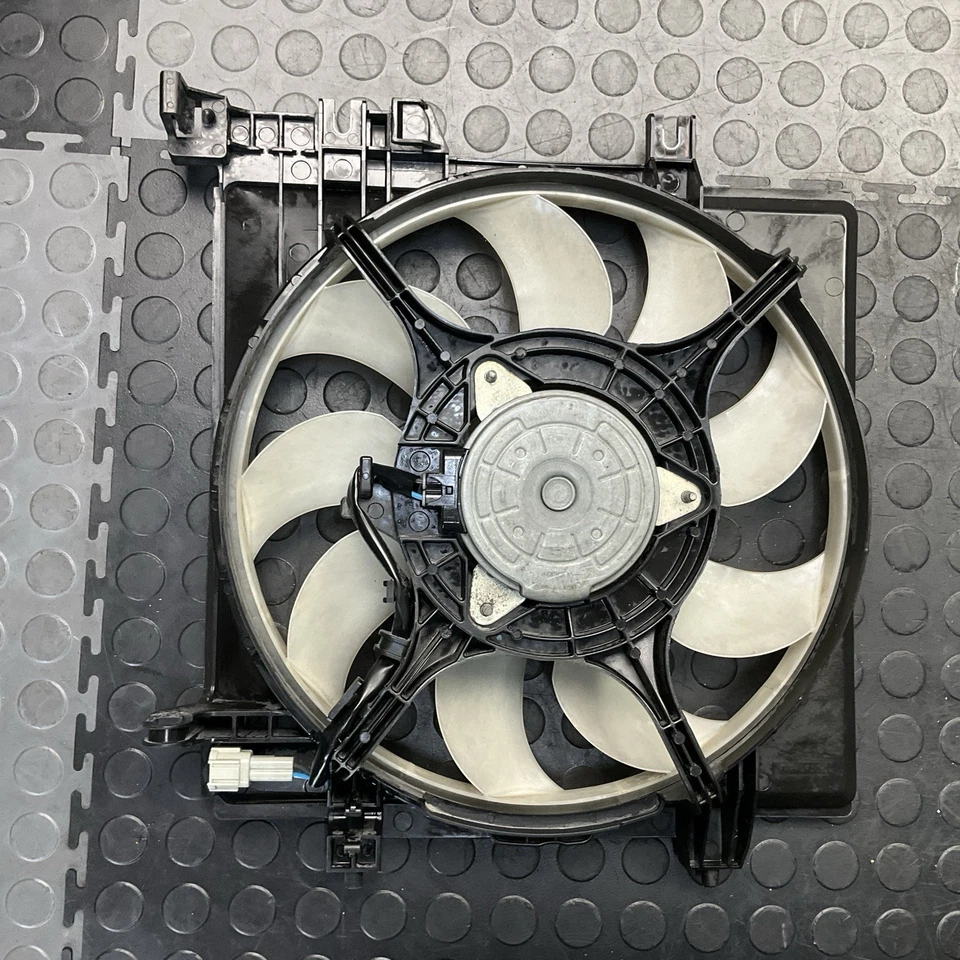 Conjunto de ventilador de refrigeración radiador lateral izquierdo Subaru WRX STI 2015-2018 FABRICANTE DE EQUIPOS ORIGINALES Foto 2 de 4